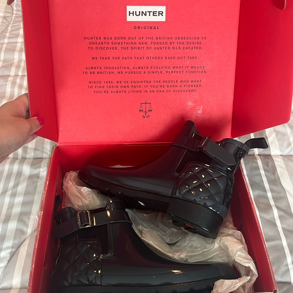 Hunter Original Refined Gloss Quilt Chelsea- Dark Slate (Navy-Grey) Size 7 Boot. - Picture 2 of 9